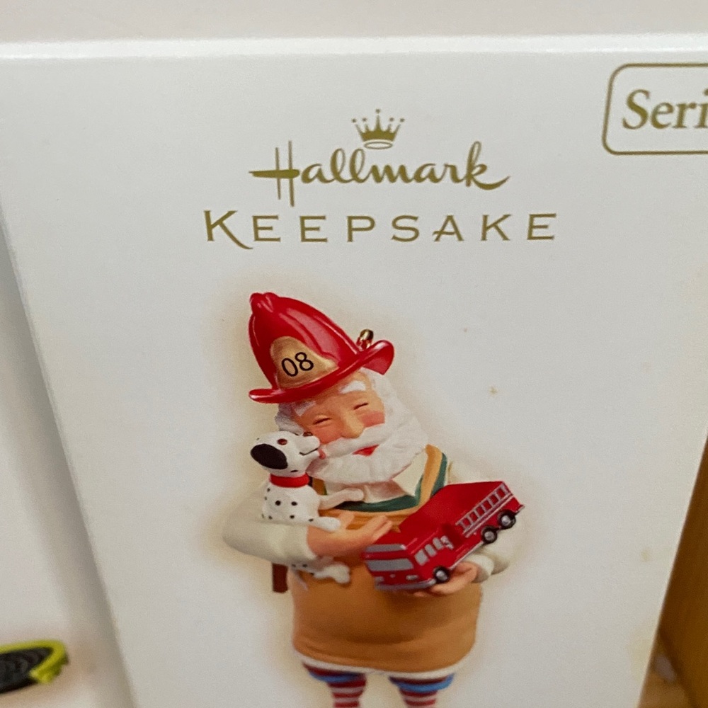 8 Toymaker Santa Ornament Collection - Picture 9 of 10